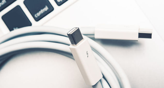 Illustration for article titled El oro de Apple, USBs-bomba y fotos inéditas, lo mejor de la semana